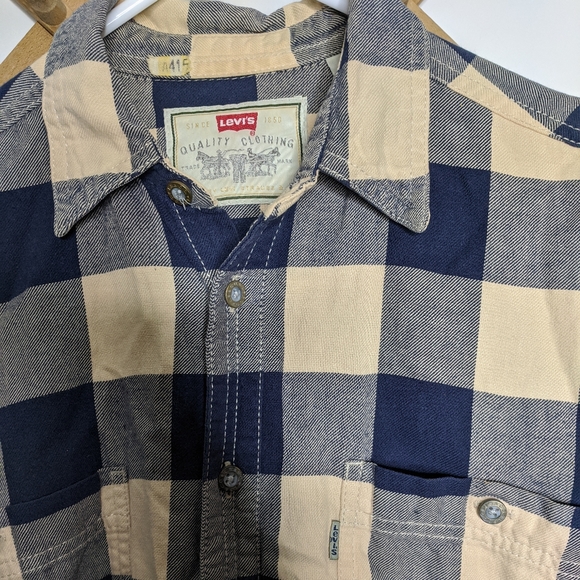 Levi's button down - Picture 5 of 5